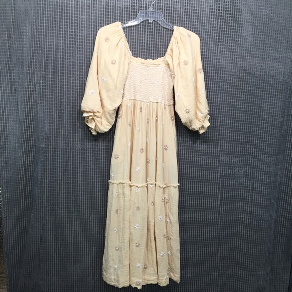 Free People Dresses & Skirts - Free People Beige Embroidered Smocked Midi Dress Puff Sleeve Boho Floral Small